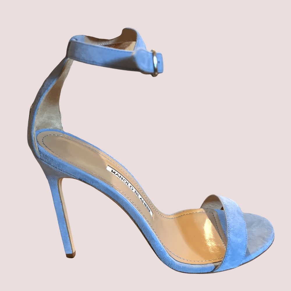 Gorgeous, never been on sale- perfect for wedding. Perfect never worn